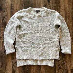 Grey sweater padded sleeves